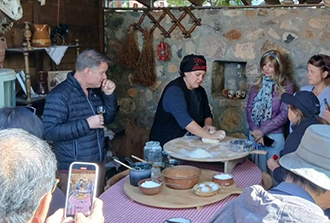 Cómo influir en la comunidad local a gran escala